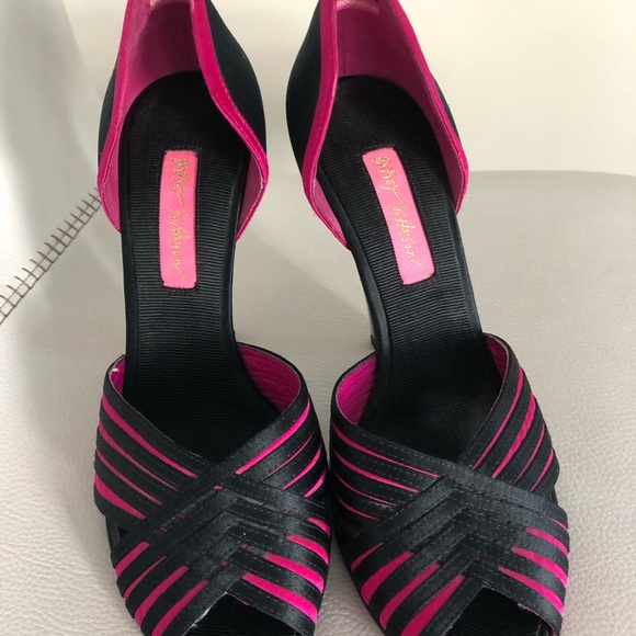 Shoes - Picture 1 of 3